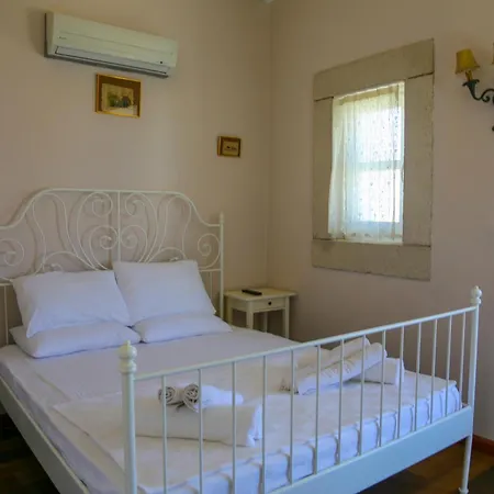 Rikas Boutique Otel *